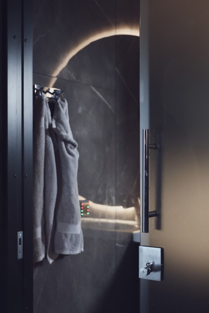 glazen zwarte schuifdeur